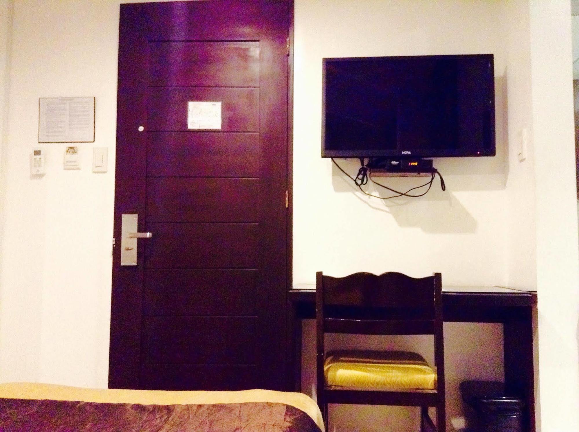 Gervasia Hotel Makati Makati City Exterior foto